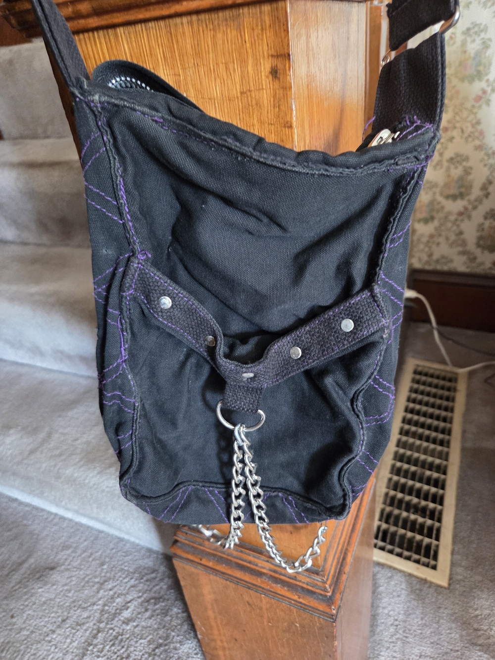 90s Tripp Black Canvas Messenger Bag with Chain Vintage - Picture 3 of 13